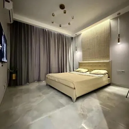 Modern Cozy In The Heart Of The Апартаменти
